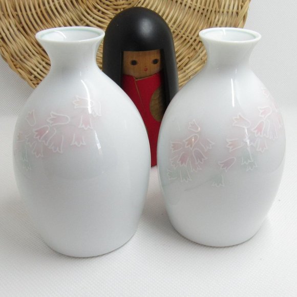 Sakura Vintage Japanese Sake/  Sake bottle - Picture 1 of 6